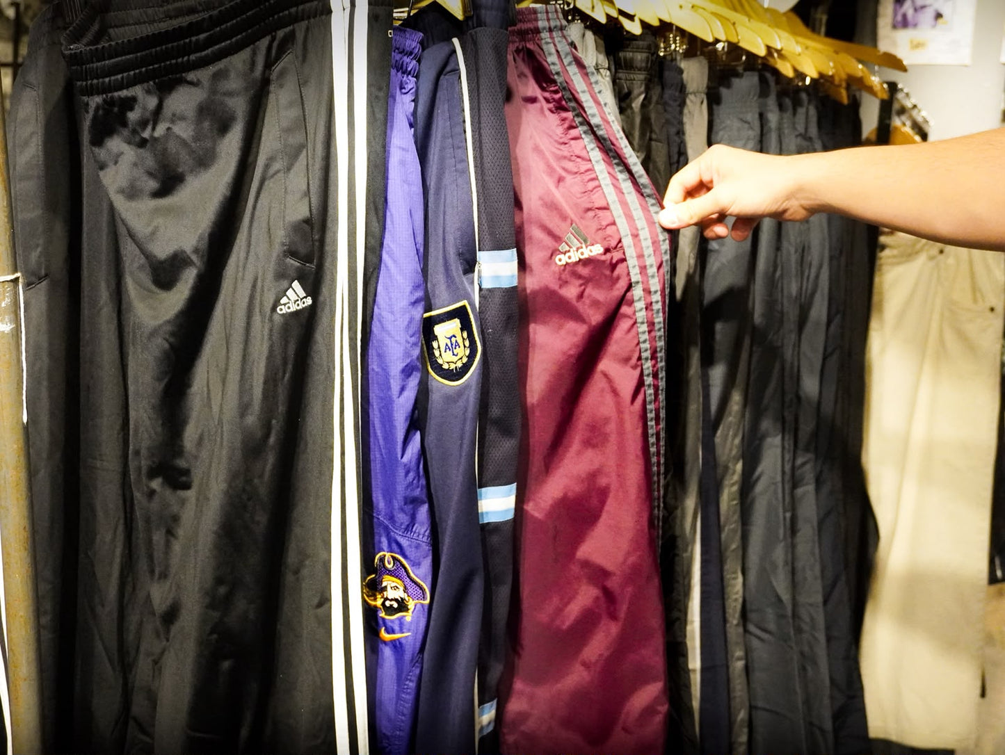 EL KIT PARA EMPRENDER CON ROPA VINTAGE + 3 BONUS DE REGALO (Proveedores/Guías)